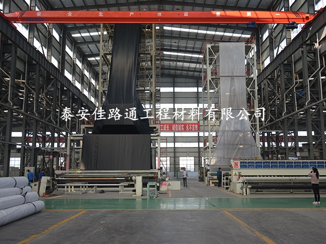 市政防滲復(fù)合土工膜可施展其防水防潮功能 市政防滲復(fù)合土工膜可施展其防水防潮功能