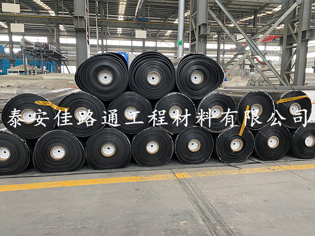 沼氣池建設(shè)工程中為何要選擇黑色土工膜？